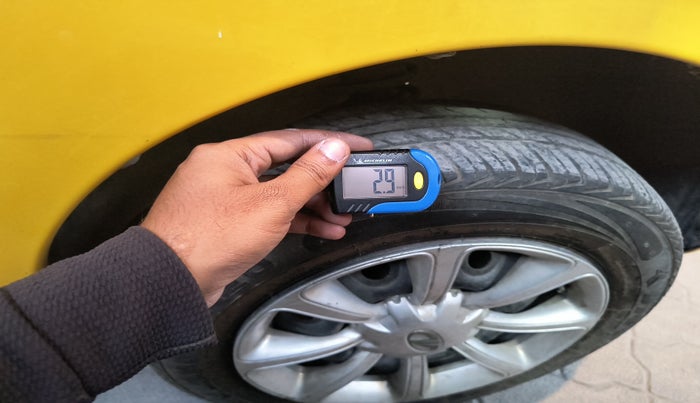 2015 Mahindra E2O T2, Electric, Automatic, 25,000 km, tyre