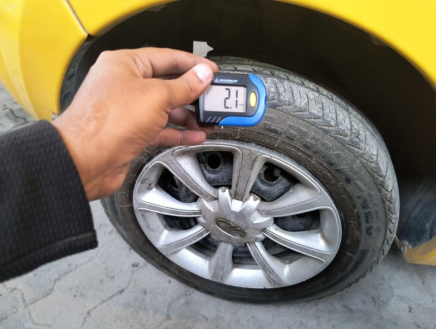 2015 Mahindra E2O T2, Electric, Automatic, 25,000 km, tyre