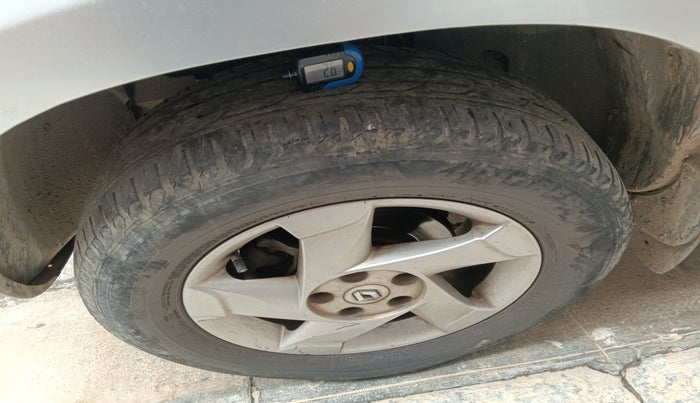 2014 Renault Duster RXL PETROL, Petrol, Manual, 70,281 km, tyre