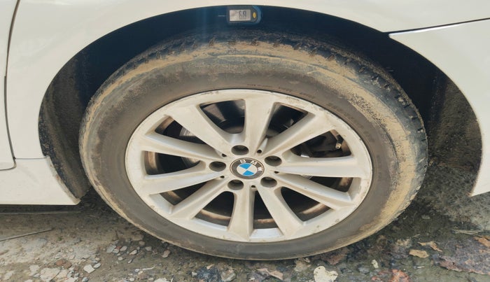 2013 BMW 5 Series 520D 2.0, Diesel, Automatic, 1,37,291 km, tyre