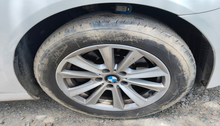 2013 BMW 5 Series 520D 2.0, Diesel, Automatic, 1,37,291 km, tyre
