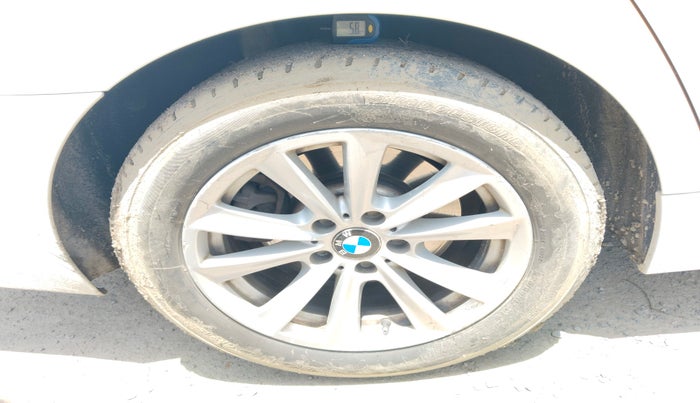 2013 BMW 5 Series 520D 2.0, Diesel, Automatic, 1,37,291 km, tyre