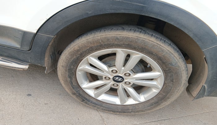 2017 Hyundai Creta SX PLUS 1.6 PETROL, Petrol, Manual, 99,468 km, tyre