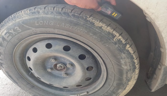 2018 Maruti Dzire VDI, Diesel, Manual, 1,13,232 km, tyre