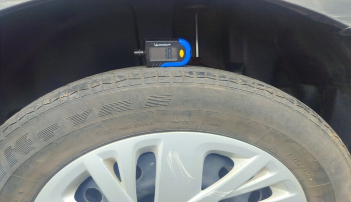 2015 Maruti Swift VXI, Petrol, Manual, 57,997 km, tyre