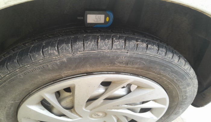 2017 Maruti Dzire VDI AMT, Diesel, Automatic, 1,67,289 km, tyre