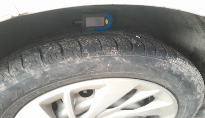 2017 Maruti Dzire VDI AMT, Diesel, Automatic, 1,67,289 km, tyre