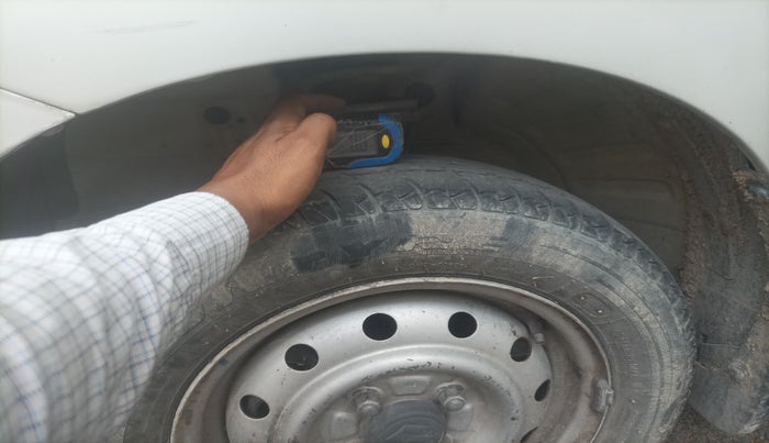 2012 Maruti Wagon R 1.0 LXI CNG, Petrol, Manual, 1,27,063 km, tyre