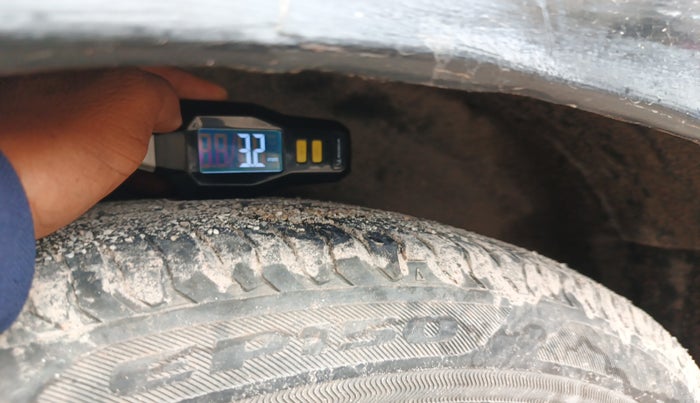 2015 Maruti Ciaz ZXI AT, Petrol, Automatic, 1,55,000 km, tyre