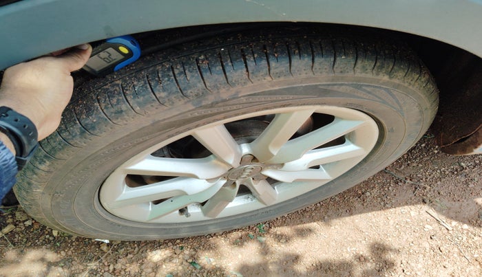 2012 Audi Q3 2.0 QUATTRO TDI AT, Diesel, Automatic, 1,41,524 km, tyre