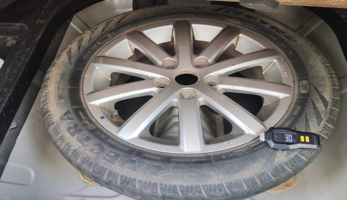 2010 Maruti SX4 ZXI, Petrol, Manual, 36,411 km, tyre