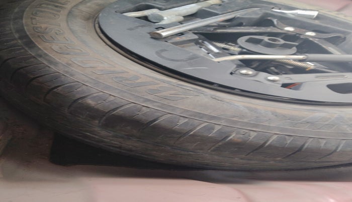 2017 Mahindra Kuv100 K6 PLUS 6 STR, Petrol, Manual, 44,879 km, tyre