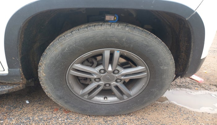 2019 Mahindra TUV300 T10, Diesel, Manual, 85,131 km, tyre