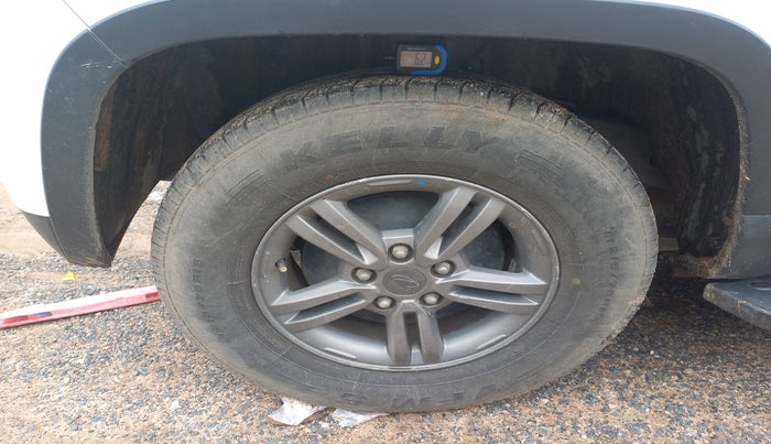 2019 Mahindra TUV300 T10, Diesel, Manual, 85,131 km, tyre