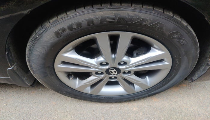 2017 Hyundai New Elantra 2.0 SX AT PETROL, Petrol, Automatic, 74,636 km, tyre