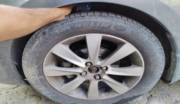 2012 Hyundai Verna FLUIDIC 1.6 CRDI SX, Diesel, Manual, 1,03,400 km, tyre