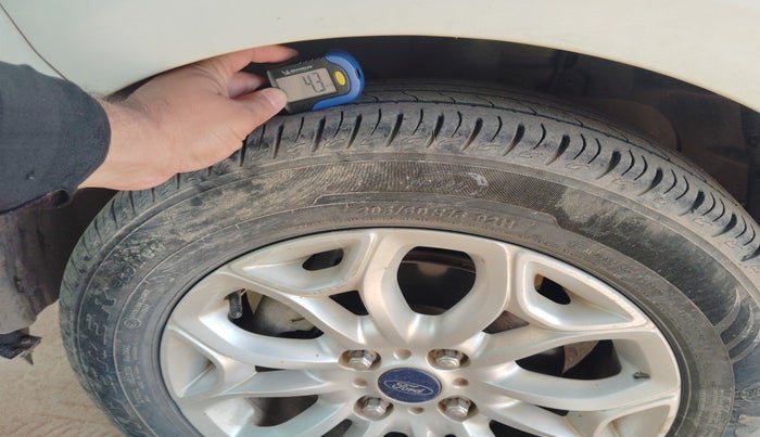 2013 Ford Ecosport TITANIUM 1.5L DIESEL, Diesel, Manual, 1,04,000 km, tyre
