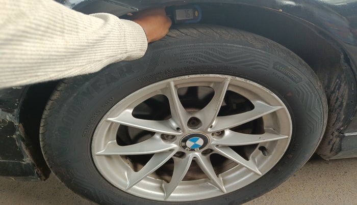 2011 BMW 3 Series 320 D EXCLUSIVE, Diesel, Automatic, 1,31,852 km, tyre