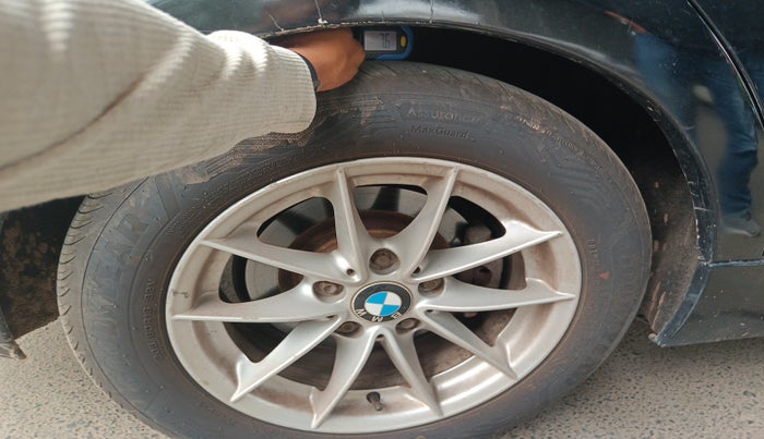 2011 BMW 3 Series 320 D EXCLUSIVE, Diesel, Automatic, 1,31,852 km, tyre