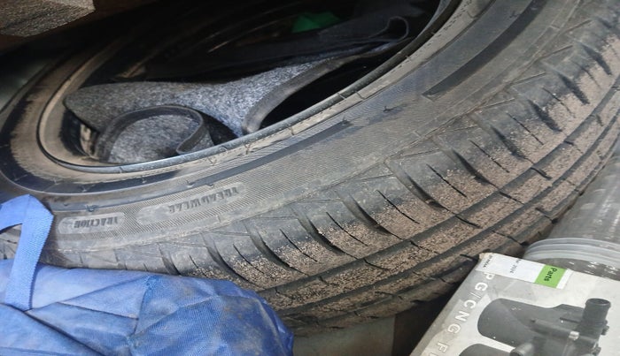 2022 Hyundai AURA S 1.2 CNG, Petrol, Manual, 1,76,440 km, tyre