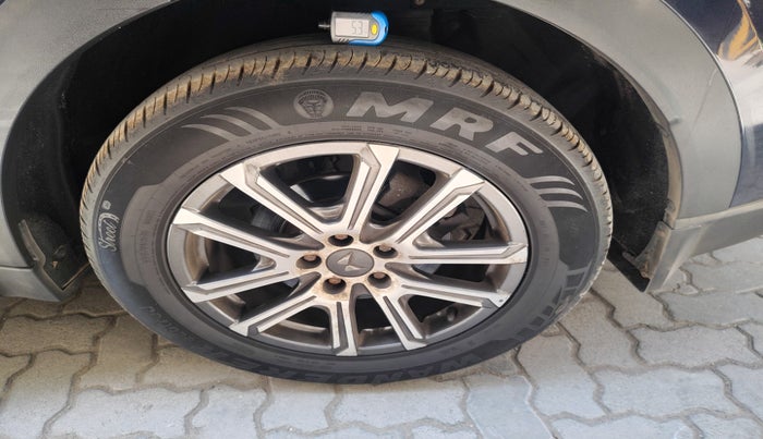 2021 Mahindra XUV700 AX 7 P MT 7 STR, Petrol, Manual, 42,103 km, tyre