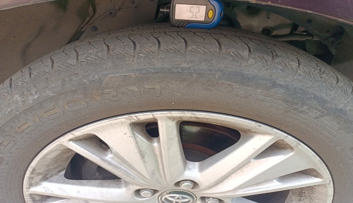 2016 Toyota Innova Crysta 2.8 ZX AT 7 STR, Diesel, Automatic, 1,40,393 km, tyre