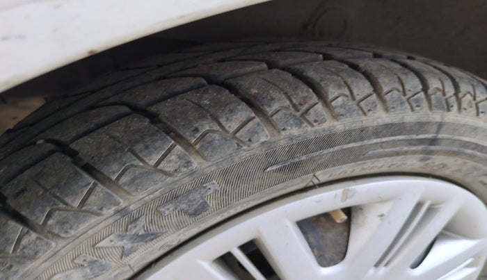 2010 Hyundai Santro Xing GLS, Petrol, Manual, 6,33,821 km, tyre