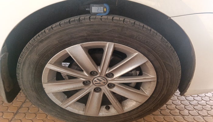 2016 Volkswagen Vento HIGHLINE 1.6 MPI, Petrol, Manual, 64,266 km, tyre