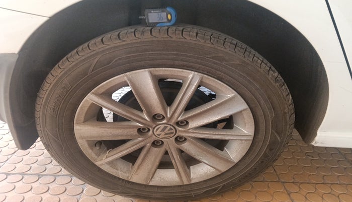 2016 Volkswagen Vento HIGHLINE 1.6 MPI, Petrol, Manual, 64,266 km, tyre