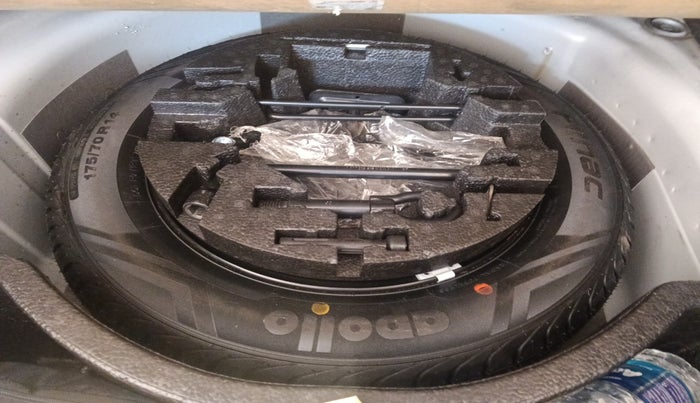 2016 Volkswagen Vento HIGHLINE 1.6 MPI, Petrol, Manual, 64,266 km, tyre