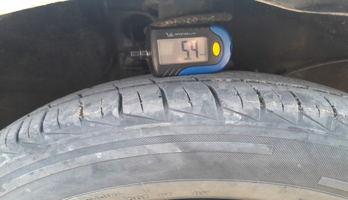 2019 Maruti Alto LXI CNG, Petrol, Manual, 64,777 km, tyre