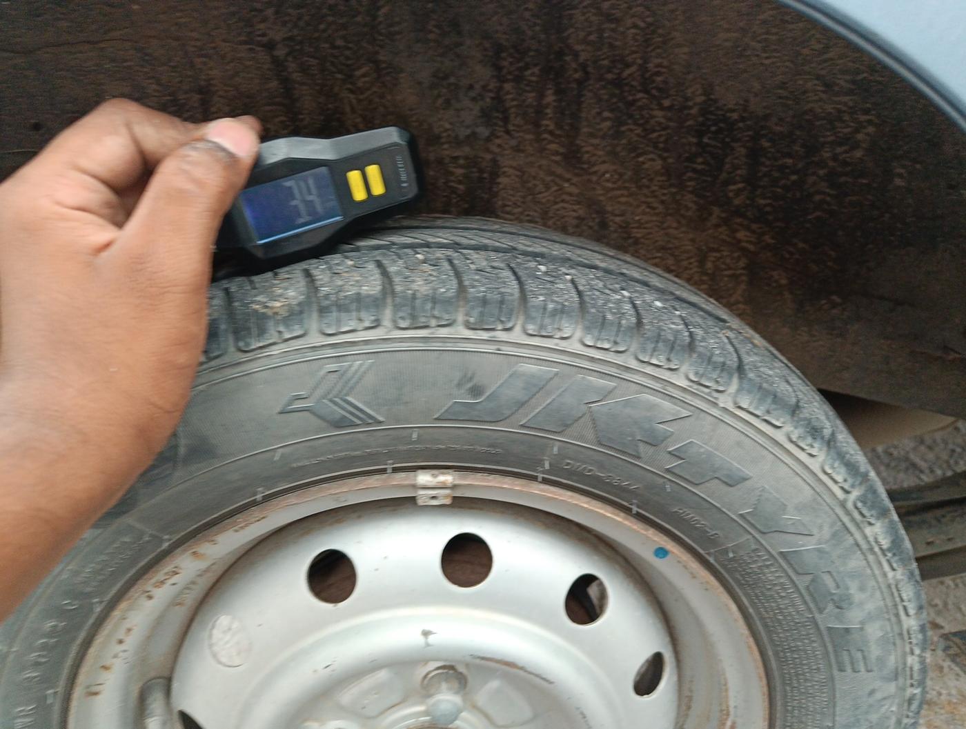 2011 Maruti Wagon R 1.0 LXI, Petrol, Manual, 1,01,191 km, tyre