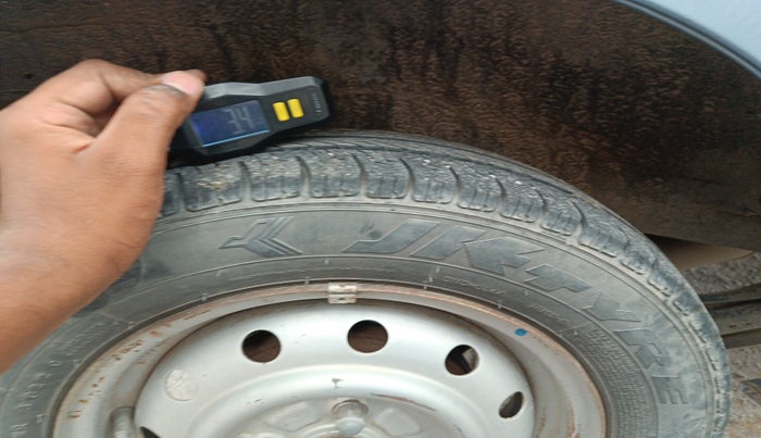 2011 Maruti Wagon R 1.0 LXI, Petrol, Manual, 1,01,191 km, tyre