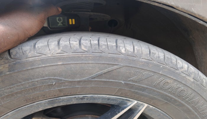 2018 Maruti Swift VXI AMT, Petrol, Automatic, 1,09,493 km, tyre