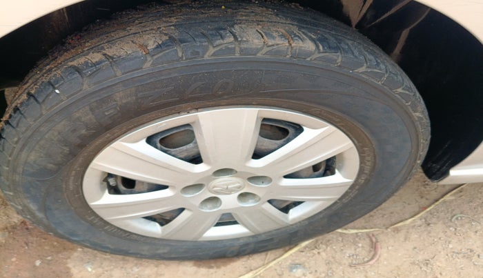 2012 Volkswagen Vento COMFORTLINE DIESEL 1.6, Diesel, Manual, 1,57,115 km, tyre