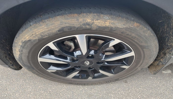 2019 Mahindra XUV500 W11, Diesel, Manual, 43,859 km, tyre