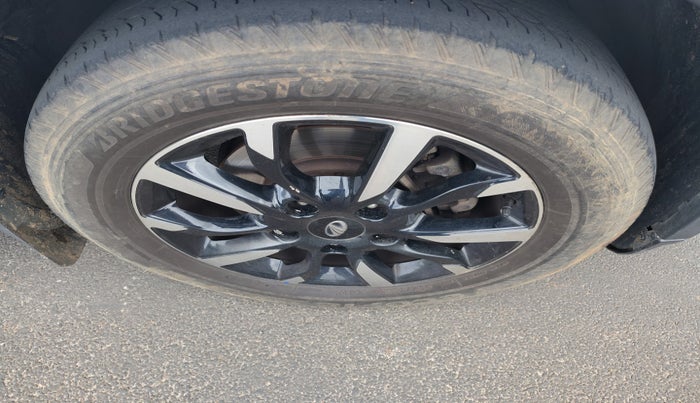 2019 Mahindra XUV500 W11, Diesel, Manual, 43,859 km, tyre