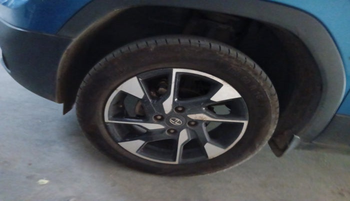 2022 Tata PUNCH CREATIVE AMT 1.2 RTN DUAL TONE, Petrol, Automatic, 40,003 km, tyre