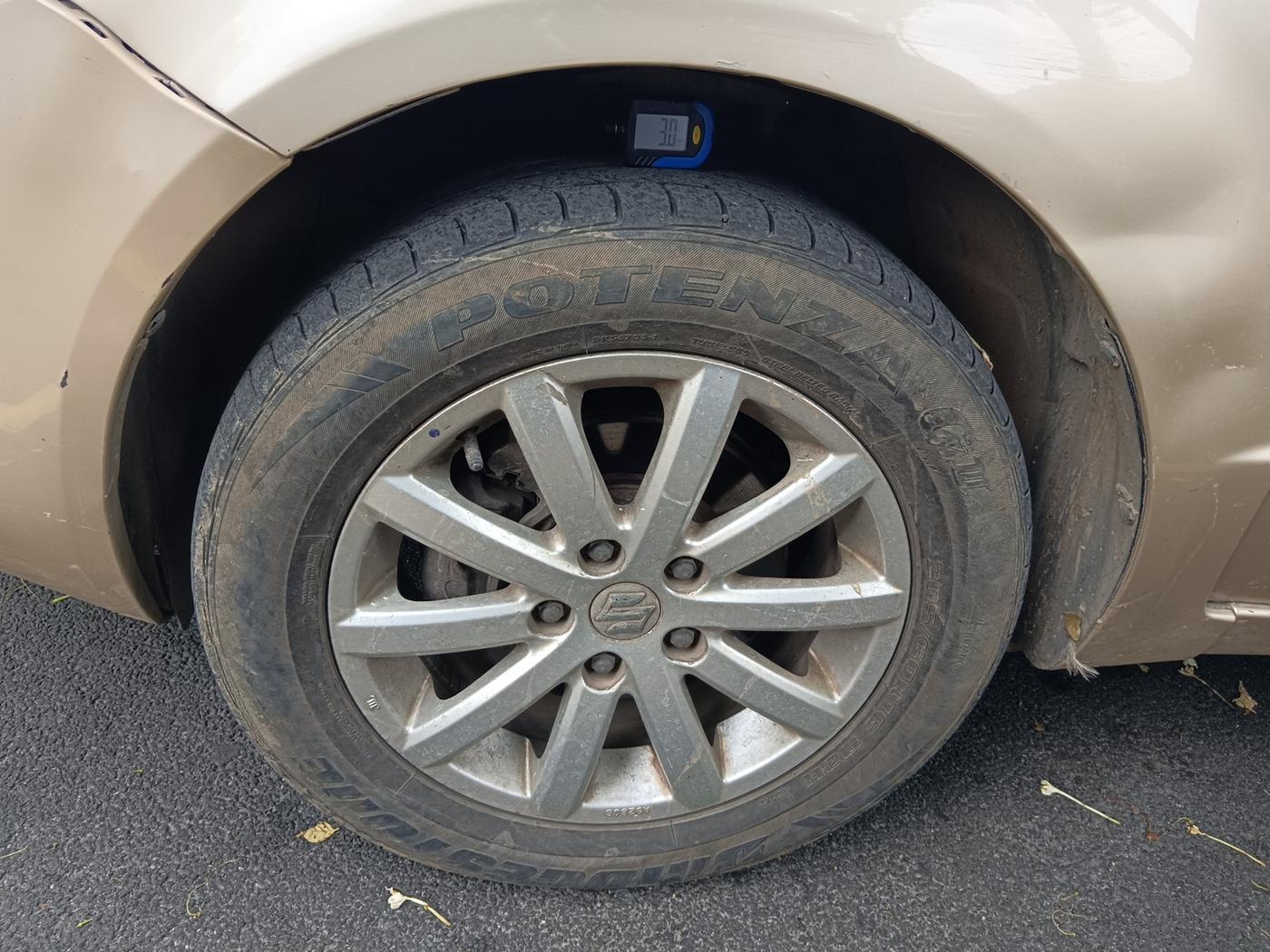 2010 Maruti SX4 ZXI, Petrol, Manual, 1,00,864 km, tyre