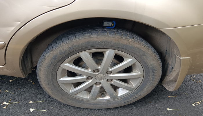 2010 Maruti SX4 ZXI, Petrol, Manual, 1,00,864 km, tyre