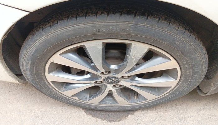 2014 Hyundai Verna FLUIDIC 1.6 CRDI SX AT, Diesel, Automatic, 1,12,023 km, tyre