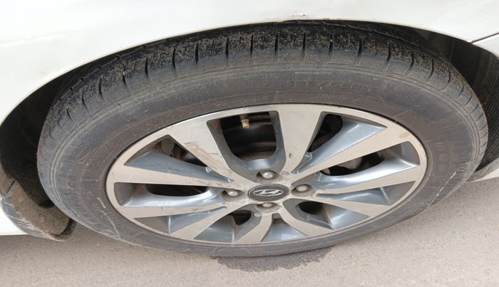 2014 Hyundai Verna FLUIDIC 1.6 CRDI SX AT, Diesel, Automatic, 1,12,023 km, tyre