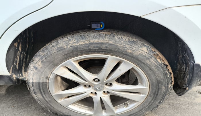 2012 Hyundai Santa Fe 4 WD AT, Diesel, Automatic, 1,42,040 km, tyre