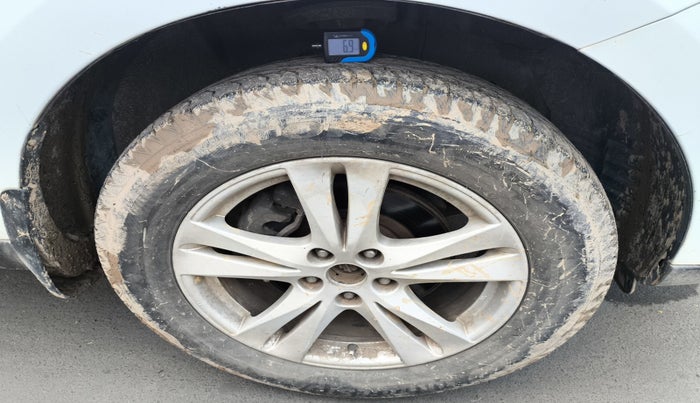 2012 Hyundai Santa Fe 4 WD AT, Diesel, Automatic, 1,42,040 km, tyre