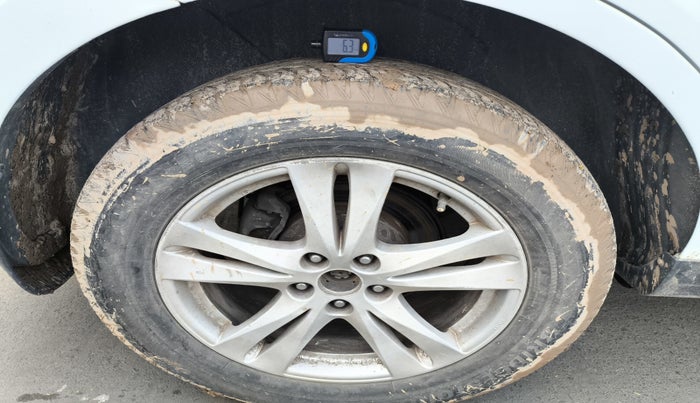 2012 Hyundai Santa Fe 4 WD AT, Diesel, Automatic, 1,42,040 km, tyre