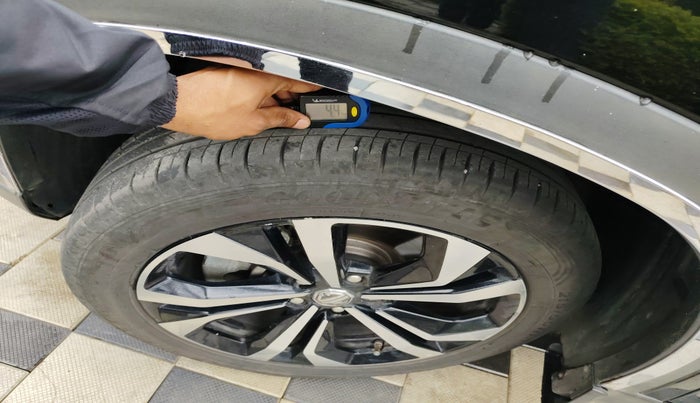 2023 MG HECTOR PLUS SHARP PRO 2.0 TURBO DIESEL 7 STR, Diesel, Manual, 32,500 km, tyre