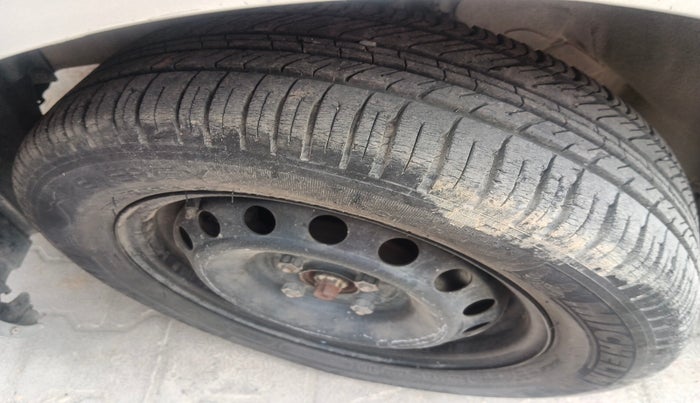 2011 Toyota Etios G, Petrol, Manual, 39,000 km, tyre