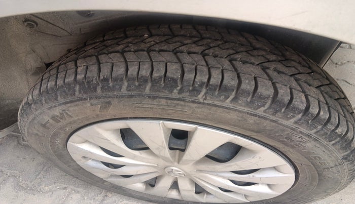 2011 Toyota Etios G, Petrol, Manual, 39,000 km, tyre