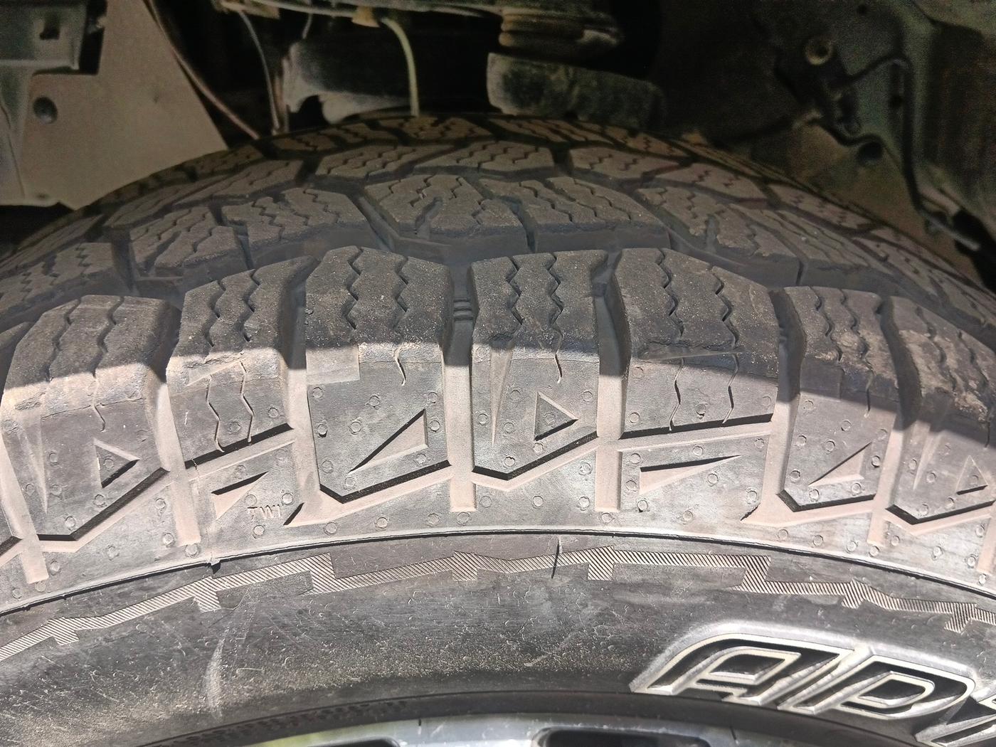 2019 Ford Endeavour TITANIUM 3.2 4X4 AT, Diesel, Automatic, 1,24,199 km, tyre