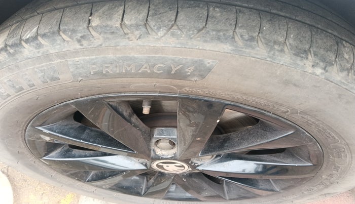 2016 Skoda Octavia 2.0 TDI CR AMBITION AT, Diesel, Automatic, 1,29,906 km, tyre